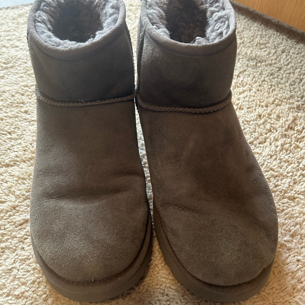 Cozy gray Suede Boots